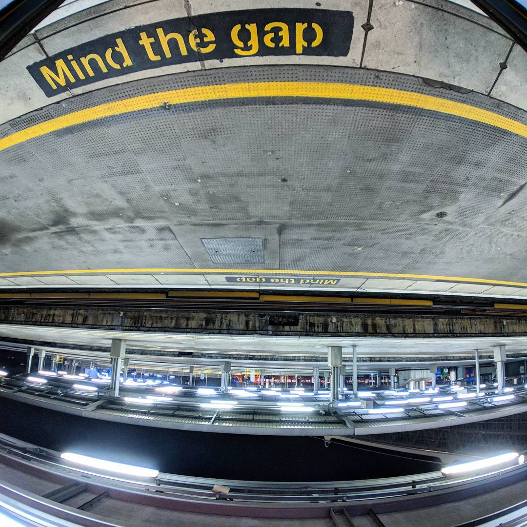Mind it nowe. I was minding the gap while testing out my new lenses. #shotonmoment #shotonmomentsuperfish ·
·
·
