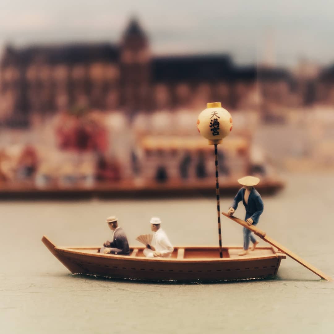 I give you the bokeh boat ⛵