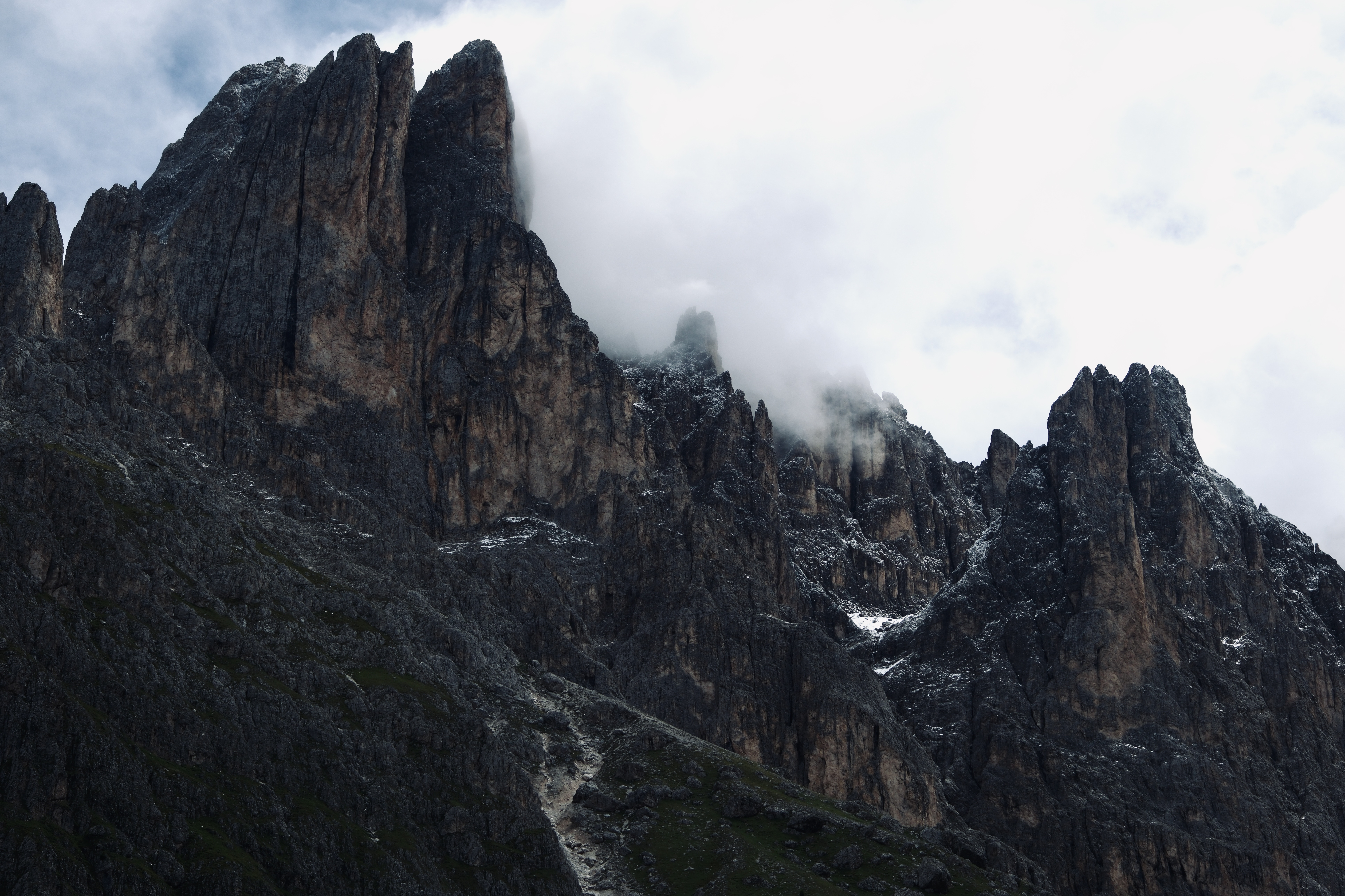 Sassolungo, looking back