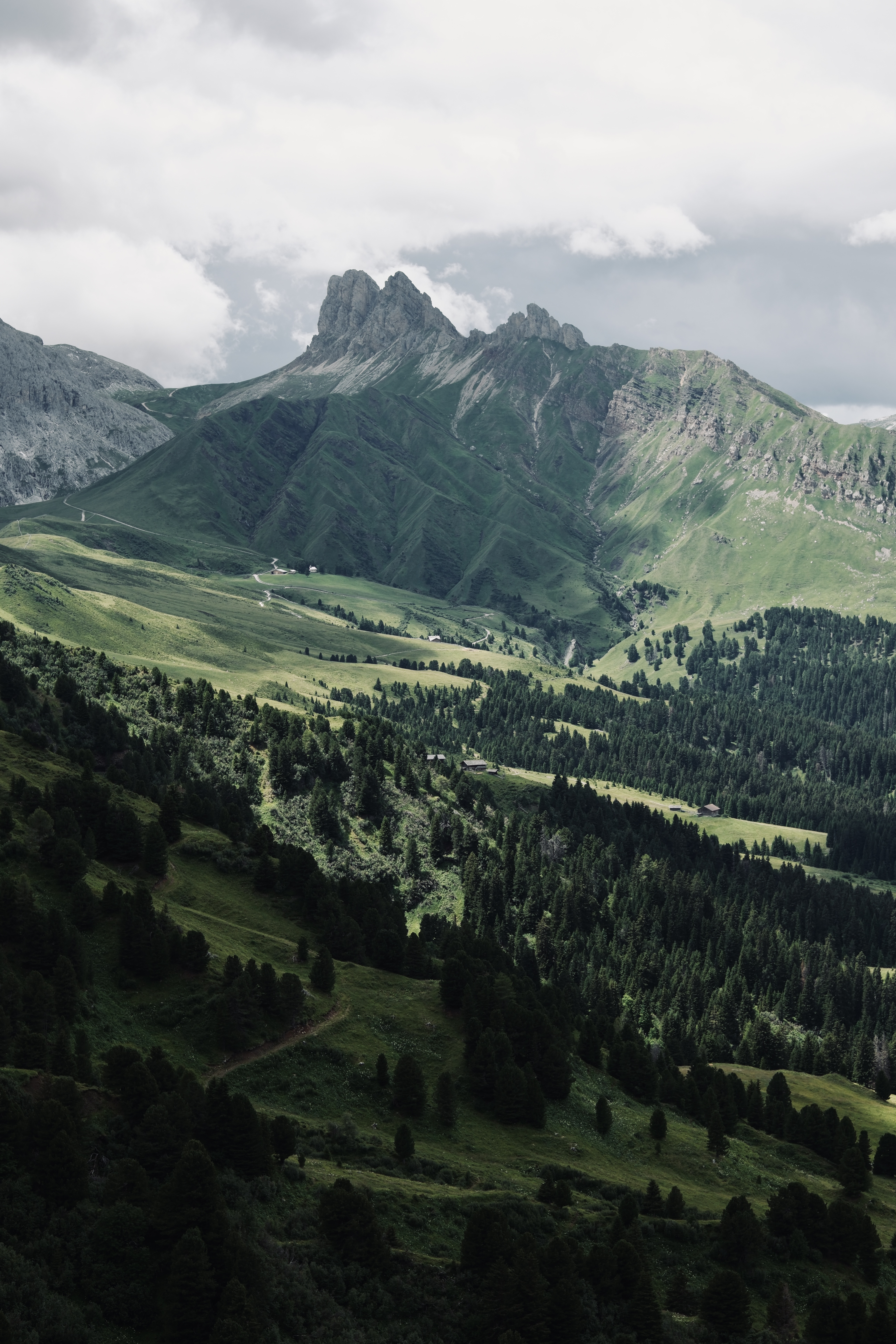 Looking west, on route to Rifugio Sasso Piatto
