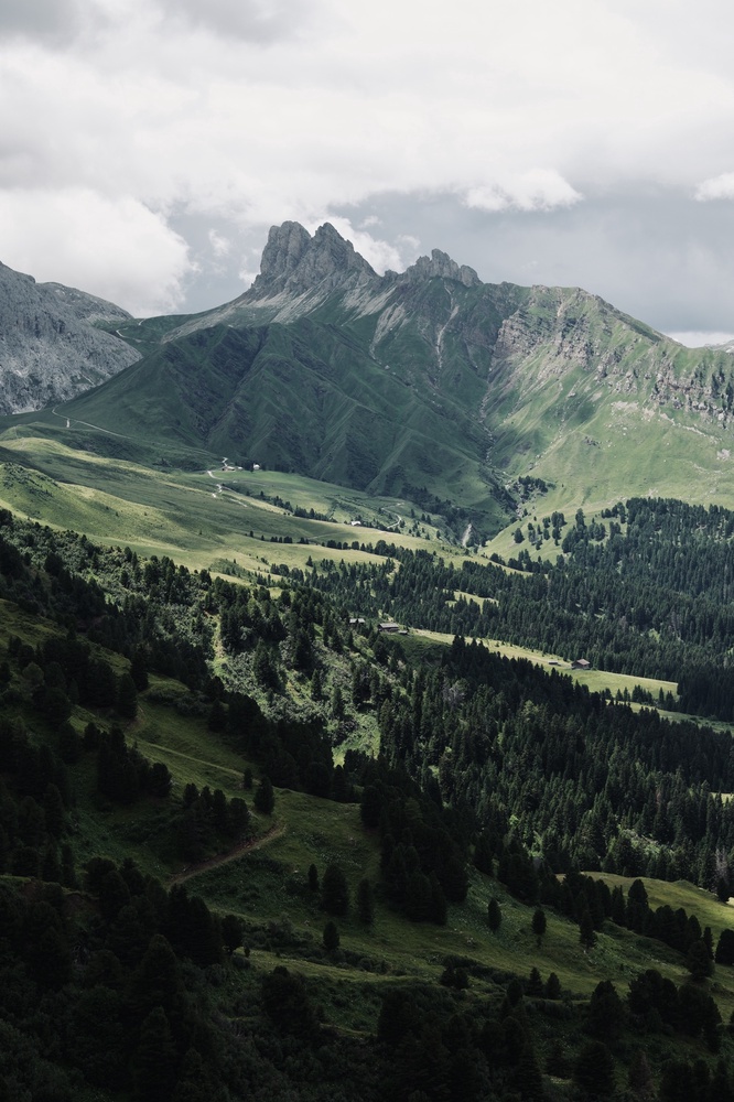 Looking west, on route to Rifugio Sasso Piatto
