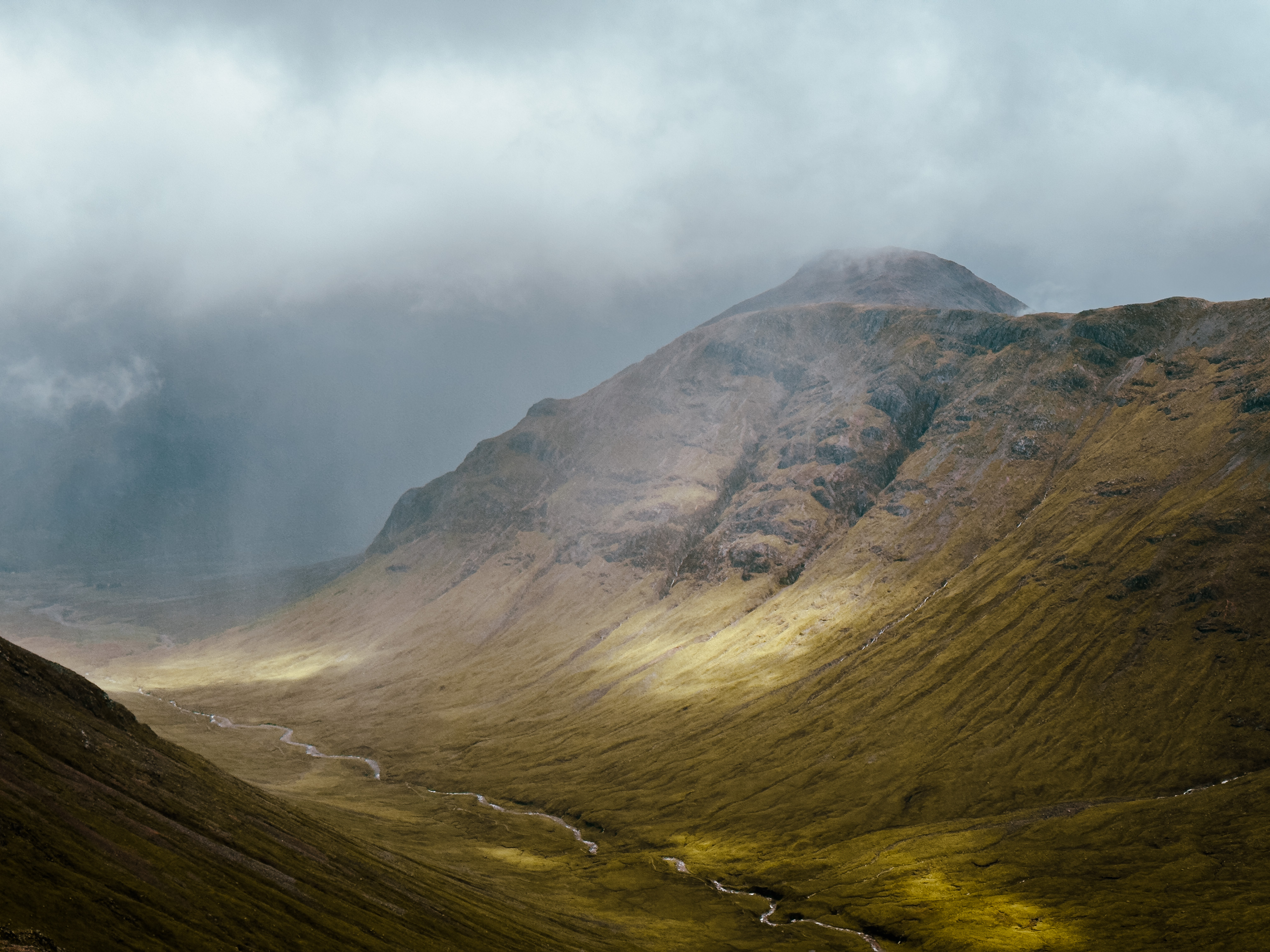 Looking out towards Stob Dearg from Stob Dubh.