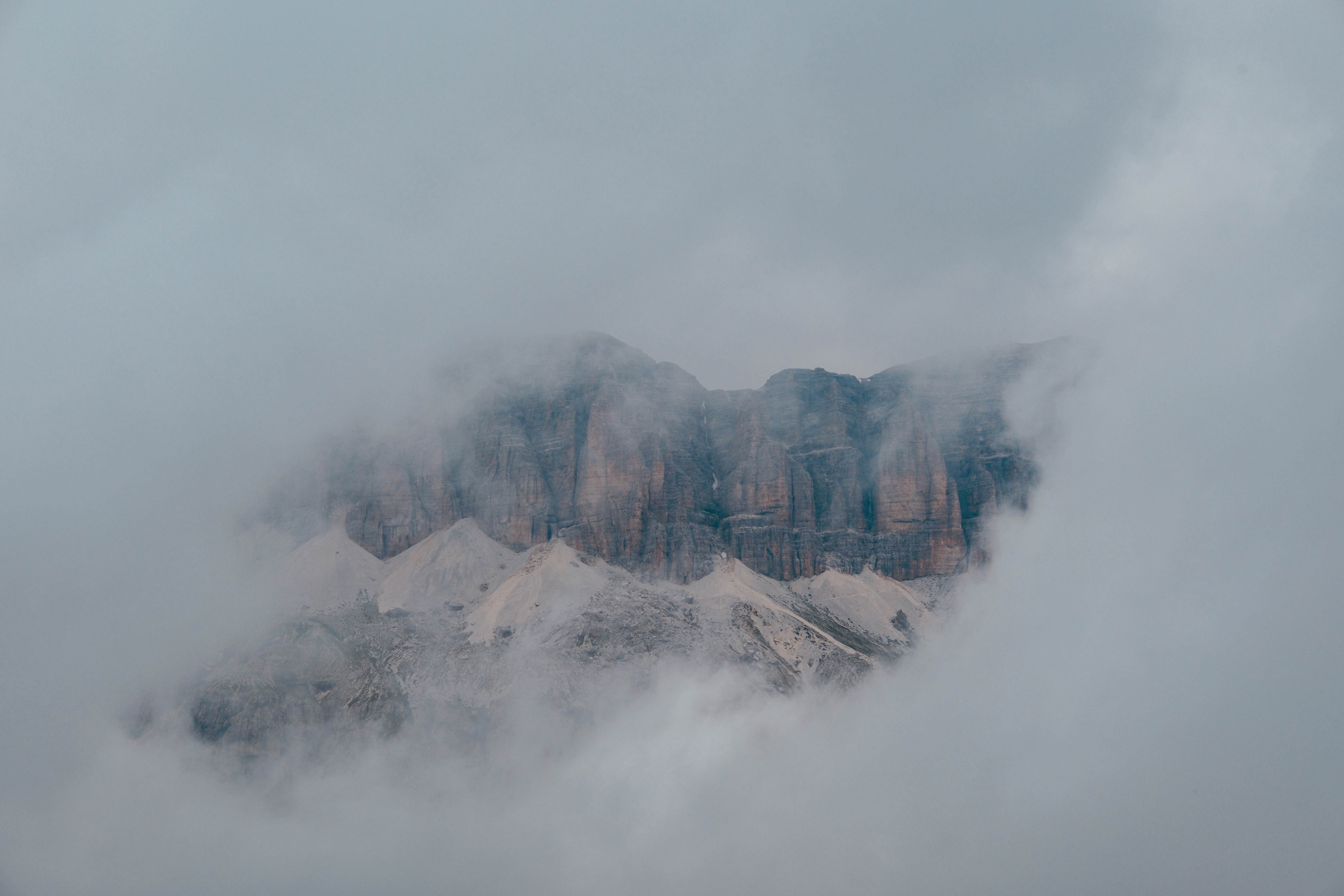 Looking up to Sass de Forcia Occidentale. Thunderstorm forecast.