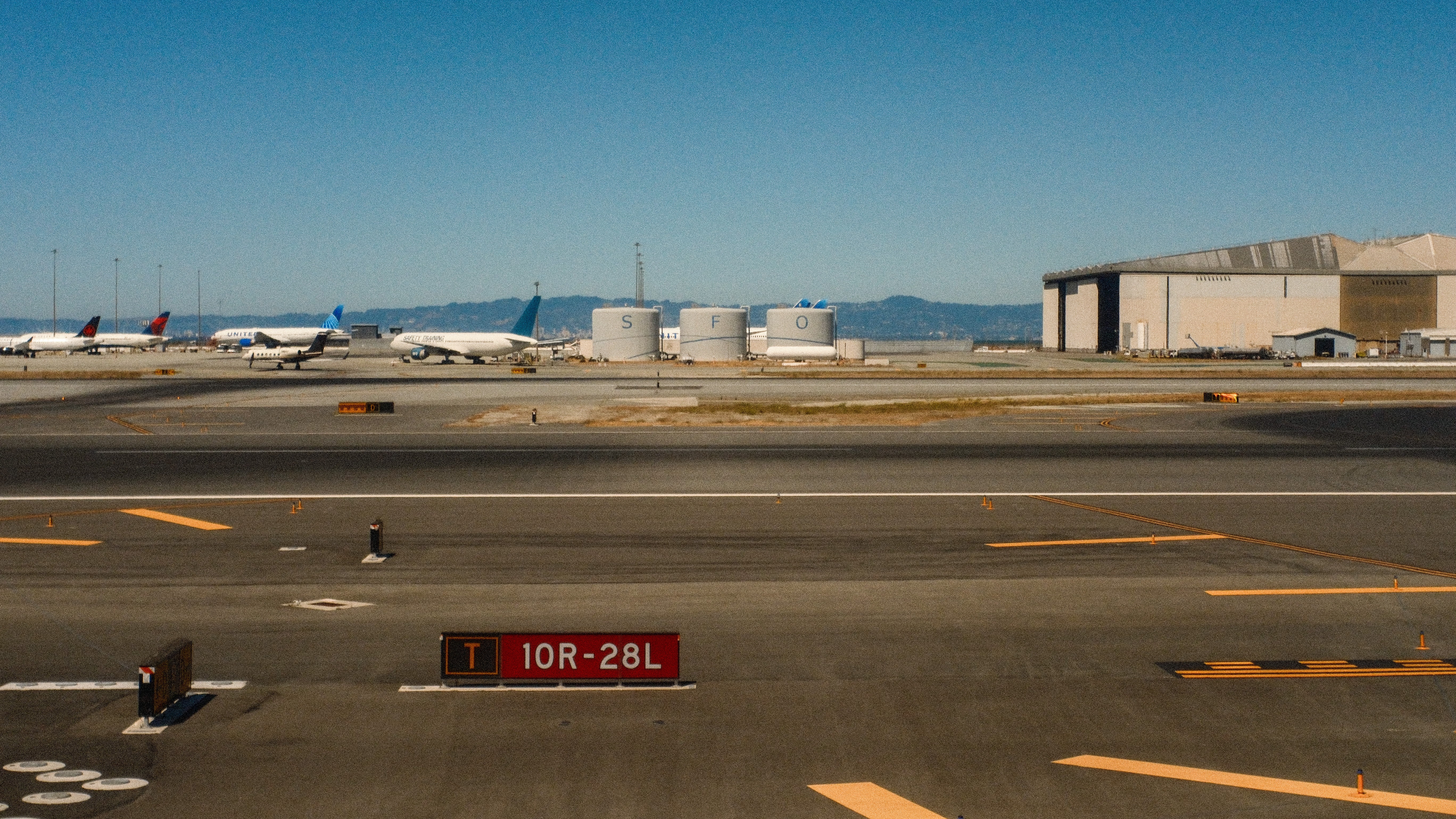 “From the flight deck, welcome to San Francisco International Airport where the local time is 4:00 PM and the temperature is 24 degrees Celsius—75 degrees Fahrenheit. Please remain seated with your seatbelts fastened until we reach the gate and the seatbelt sign is turned off. Thank you for flying United today and welcome to San Francisco.”