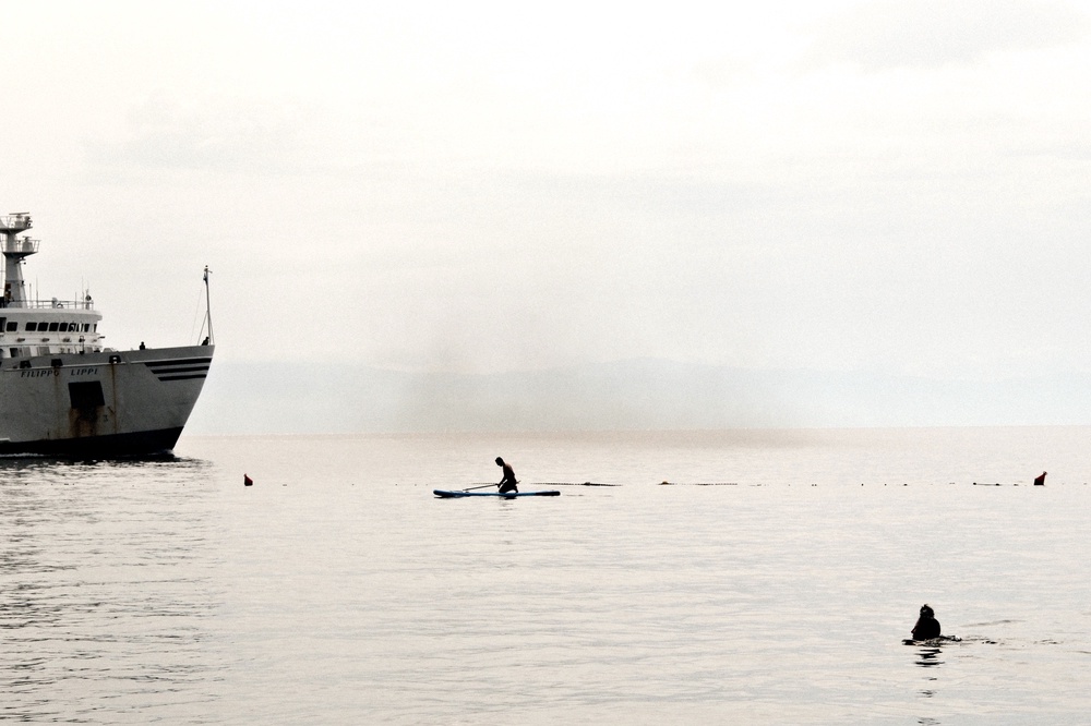 Rinella, sea, SUP, ships, swimmers and smoke.