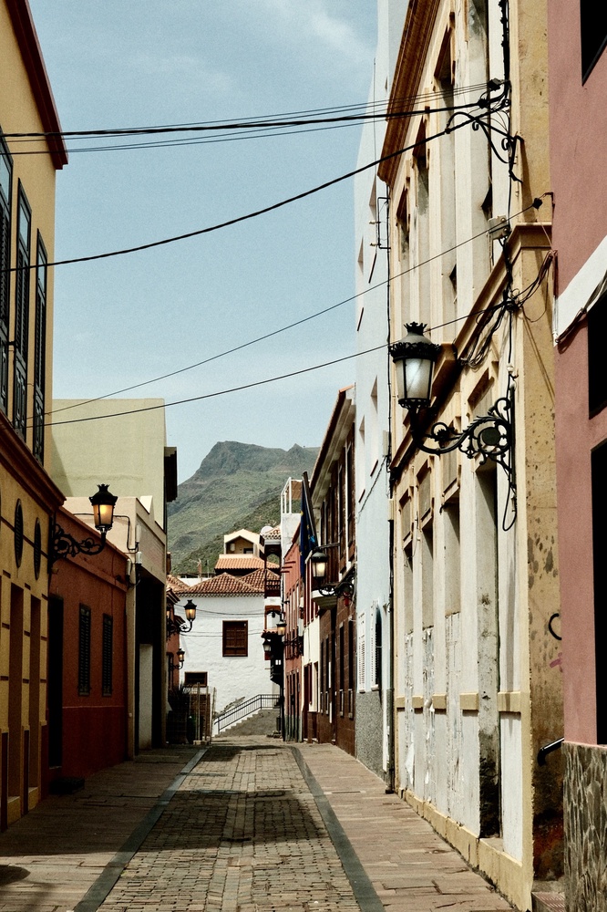 Quiet cobbles on a cruise free rest day
