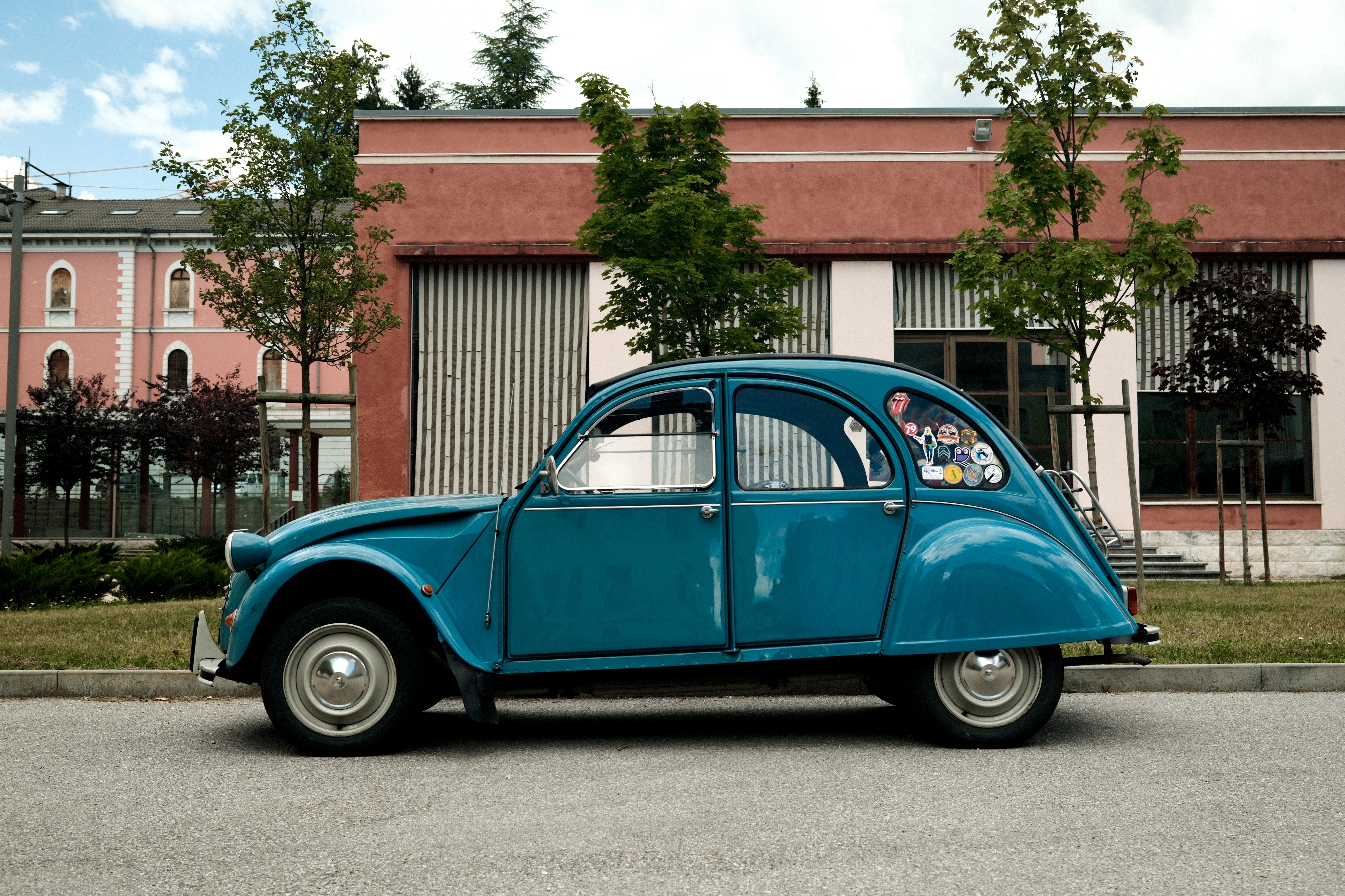 [2cv](https://photos.charlieegan3.com/posts/search?query=2cv)